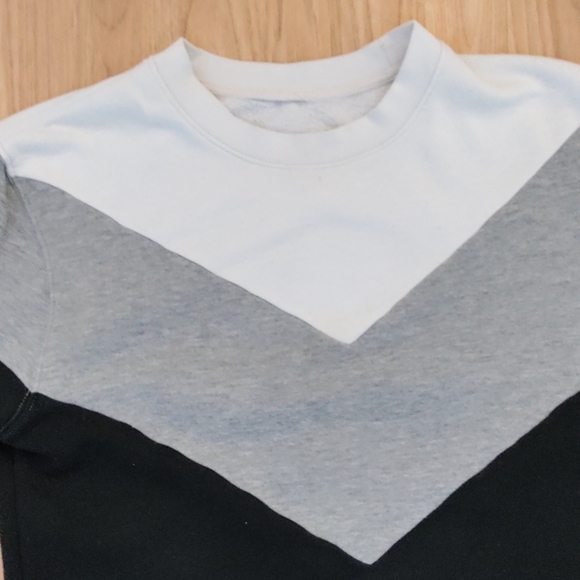 Sweater in good condition no imperfections - Picture 3 of 4